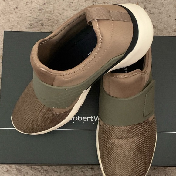 Sneakers - Picture 5 of 5